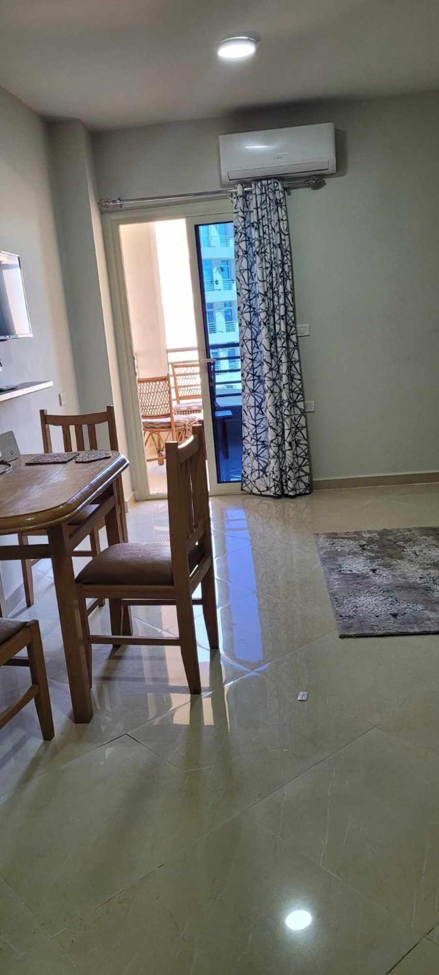 Apartment Perfect For Couples, Sunny & Seaview & Free Wi-fi Hurghada